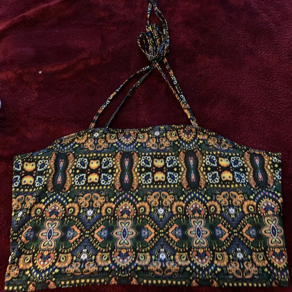 SHEIN Crop Top. Ties over the shoulders. 2xl.
